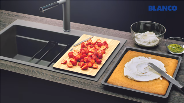 BLANCO ETAGON: baking a cake