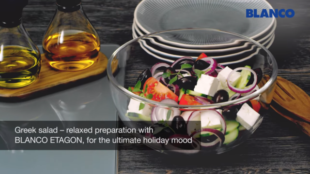 BLANCO ETAGON: preparing a greek salad a cake